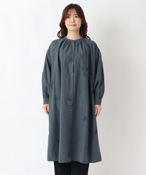 one'sterrace（ワンズテラス）の「刺繍ワンピース（ワンピース・レディース・ブラウン系8/ブルー系その他7/ブラック系8・02）」の4枚目の写真