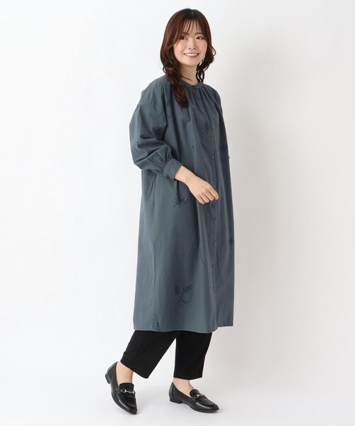 one'sterrace(ワンズテラス)の「刺繍ワンピース(ワンピース・レディース・ブラウン系8/ブルー系その他7/ブラック系8・02)」の17枚目の写真