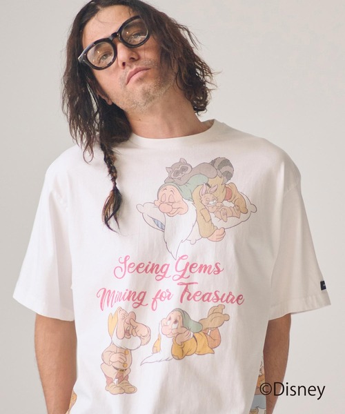 ADAM PATEK(アダムパテック)の「mt10343-ADAMPATEK -Snow White and the Seven Dwarfs multiT Tシャツ(AP2614041)(Tシャツ/カットソー・メンズ・ブラック/ホワイト・2/1)」の1枚目の写真