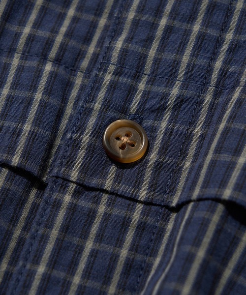 MAISON CLUB（メゾンクラブ）の「【MAISON CLUB】Outdoor Half Sleeve Shirt / アウトドア半袖シャツ　ボックスシルエット/ビッグポケット/ドローコード/着丈調整可能/短丈/クロップド/チェック/ミニタータンチェック（シャツ/ブラウス・メンズ・ネイビー/ブルー・L/M）」の4枚目の写真