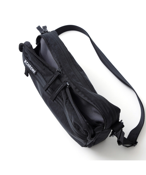 CHROME（クローム）の「［ CHROME / クローム ］PAC SHOULDER 3L BCNL_BLACK CRINKLE / パック ショルダー 3リットル ブラック クリンクル 耐水 3L ショルダーバッグ（ショルダーバッグ・メンズ・ブラック・FREE）」の5枚目の写真