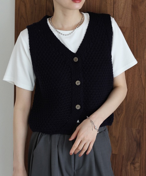 J by blue（ジェイバイブルー）の「ローゲージVネックベスト（ベスト・レディース・アイボリー/ネイビー/グリーン・MEDIUM）」の15枚目の写真