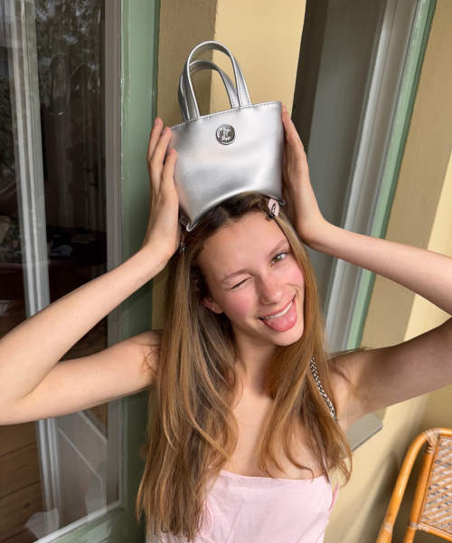 ISAYYERR（アイセイイェール）の「Chibi Bag (silver)（ショルダーバッグ・レディース・その他・FREE）」の3枚目の写真