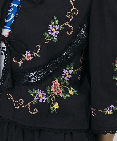Freada（フリーダ）の「Freada/フリーダ インド フラワー クロス刺繍 レース ボレロ（シャツ/ブラウス・レディース・サックスブルー/ブラック/ホワイト・ONE SIZE）」の22枚目の写真