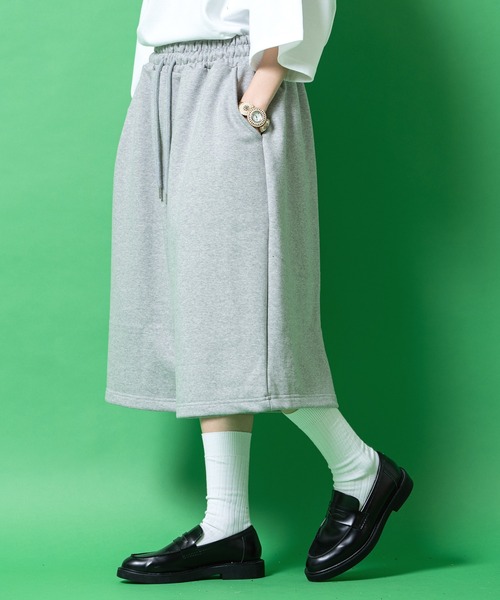 a.p.o.v.(エーピーオービー)の「a.p.o.v. スウェットスーパーワイドバギーハーフパンツ(スウェットパンツ・メンズ・アッシュグレー/グレー/ブラック・ONESIZE)」の4枚目の写真