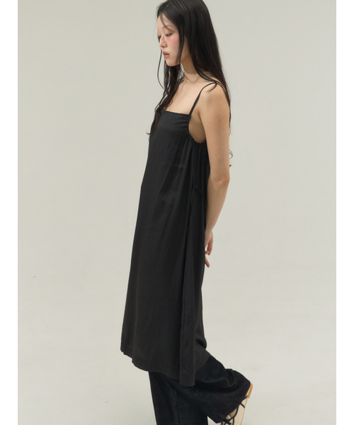Sorry,Too Much Love（ソーリートゥーマッチラブ）の「Button Detail Square Neck Slip Dress_Black（ワンピース・レディース・その他・FREE）」の2枚目の写真