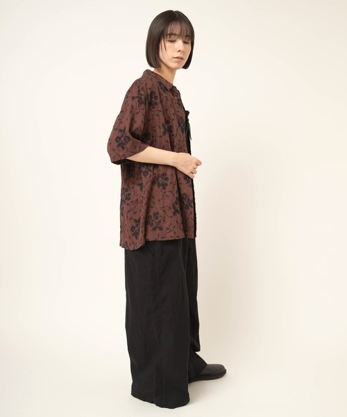 RNA-N(アールエヌエーエヌ)の「B2964 ボタニカル刺繍シャツ(シャツ/ブラウス・レディース・キナリ/ブラウン/グレイッシュベージュ・FREE)」の8枚目の写真