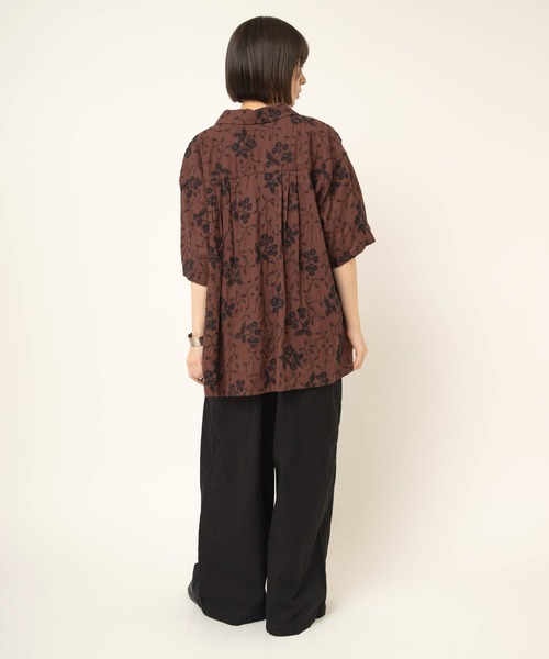 RNA-N(アールエヌエーエヌ)の「B2964 ボタニカル刺繍シャツ(シャツ/ブラウス・レディース・キナリ/ブラウン/グレイッシュベージュ・FREE)」の9枚目の写真