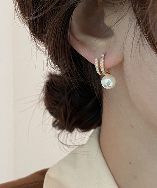 yu-ka(ユーカ)の「YU-KA:ダブルライン パールピアス Double-line pearl earrings(ピアス(両耳用)・レディース・ゴールド・FREE)」の1枚目の写真