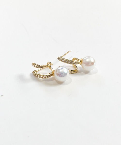 yu-ka(ユーカ)の「YU-KA:ダブルライン パールピアス Double-line pearl earrings(ピアス(両耳用)・レディース・ゴールド・FREE)」の4枚目の写真