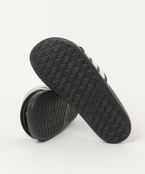adidas(アディダス)の「adidas アディダス ADILETTE COMFORT 2.0 U【超軽量】メンズ シャワーサンダル(アディレッタコンフォート2.0U) HP6999 コアブラック/フットウェアホワイト(サンダル・メンズ・ブラック×ホワイト・25.5cm/26.5cm/27.5cm/28.5cm)」の2枚目の写真
