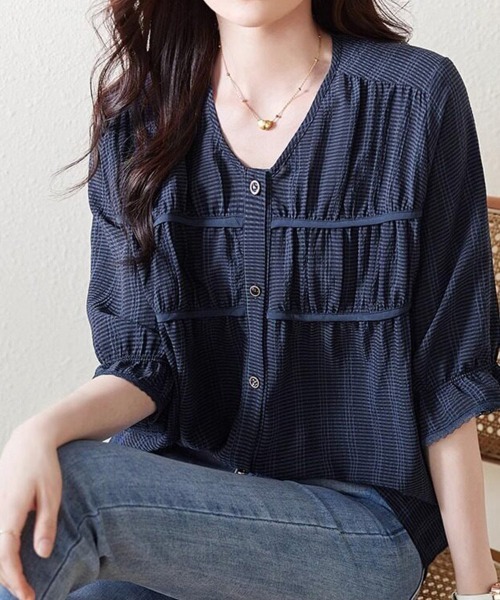 ONEP STAR(ワンピスター)の「Vネックギャザーブラウス(シャツ/ブラウス・レディース・ネイビー・MEDIUM/LARGE)」の6枚目の写真