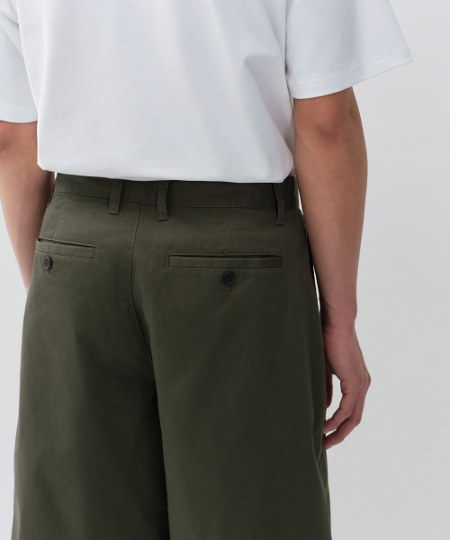 MUSINSA STANDARD（ムシンサスタンダード）の「[クールタンダード] ワイドチノショーツ [カーキ]（その他パンツ・メンズ・その他・26/27/28/29/30/31/32/33/34/36/38/40/42）」の4枚目の写真