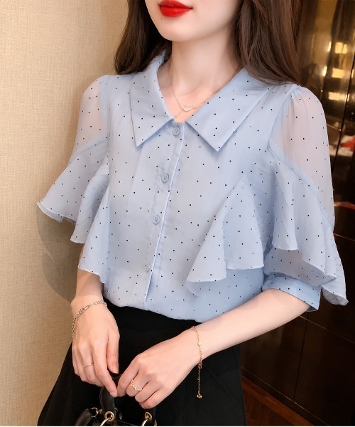 &soiree(アンドソワレ)の「ドット柄シアー半袖ブラウス(シャツ/ブラウス・レディース・サックスブルー/アイボリー・X-LARGE/LARGE/MEDIUM/SMALL)」の2枚目の写真