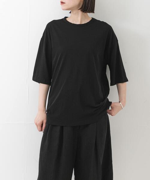 URBAN RESEARCH(アーバンリサーチ)の「new basic DISCOMFORT SLIT TOPS(Tシャツ/カットソー・レディース・ブラック/ホワイト・FREE)」の2枚目の写真