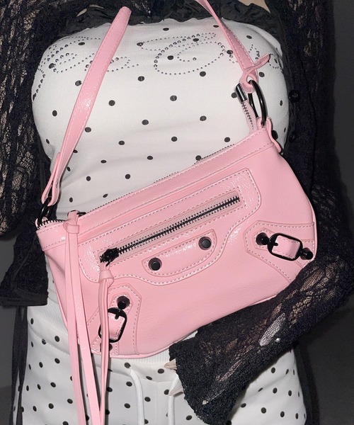 me+em select(ミームセレクト)の「【 ショルダーストラップ付き2WAY 】ヴィンテージライクグランジミニハンドバッグ/ vintage like grunge mini hand bag(ショルダーバッグ・レディース・ホワイト/ブラック/ピンク・FREE)」の1枚目の写真