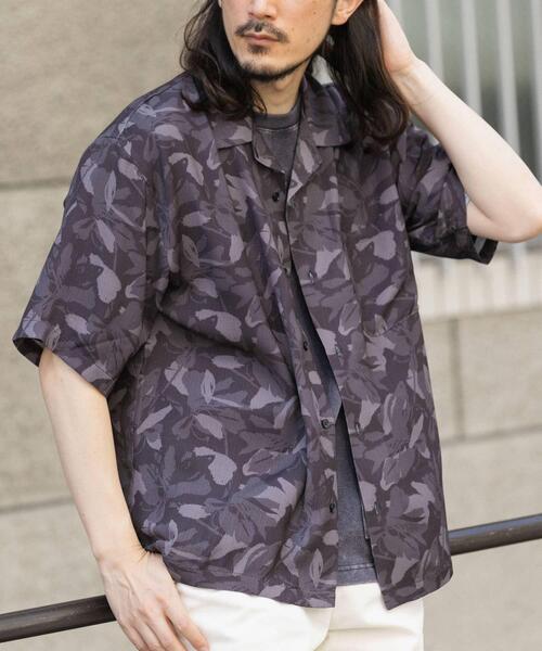 ITEMS URBANRESEARCH(アイテムズ アーバンリサーチ)の「ボタニカルプリント オープンカラー 半袖シャツ(シャツ/ブラウス・メンズ・ブラック/モカ/グレー/ブルー系その他・LARGE/MEDIUM)」の1枚目の写真