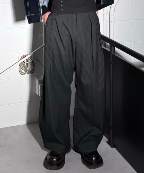 Chikashitsu +(チカシツプラス)の「【Chikashitsu +】double tuck stripe slacks / 【チカシツプラス】ダブルタックストライプスラックス(スラックス・メンズ・ブラック・L/M/S)」の3枚目の写真