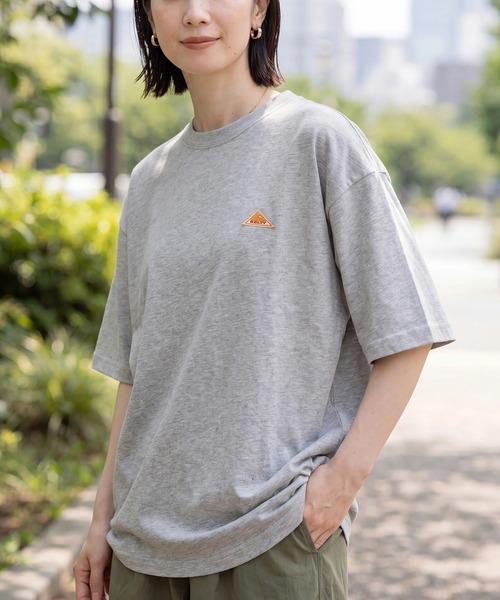 KELTY(ケルティ)の「【KELTY】≪別注≫Back Print vintage archive classical LOGO crewneck Tee Colorful Print(Tシャツ/カットソー・レディース・ホワイト/ブラック/グレー/ピンク・S/L/XS/M)」の6枚目の写真