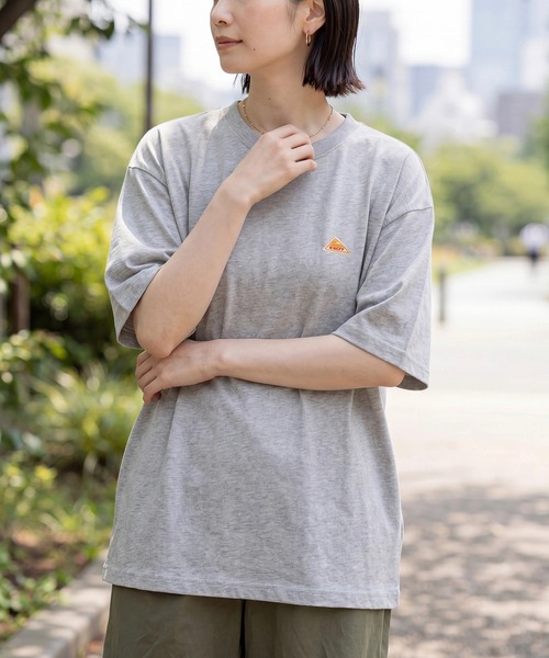 KELTY(ケルティ)の「【KELTY】≪別注≫Back Print vintage archive classical LOGO crewneck Tee Colorful Print(Tシャツ/カットソー・レディース・ホワイト/ブラック/グレー/ピンク・S/L/XS/M)」の7枚目の写真