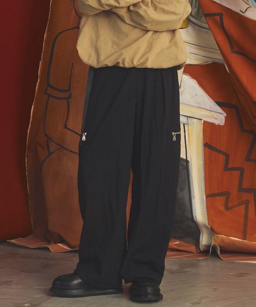 MAISON SPECIAL(メゾンスペシャル)の「《UNISEX》Fibrillated Nylon Prime-Wide Belted Garden Pants/フィブリルナイロンプライムワイドベルテッドガーデンパンツ【MAISON SPECIAL/メゾンスペシャル】(その他パンツ・メンズ・ブラック/グレイッシュベージュ/ターコイズブルー・2/1/0)」の2枚目の写真