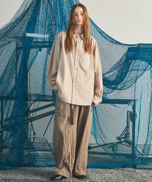 MAISON SPECIAL(メゾンスペシャル)の「《UNISEX》Fibrillated Nylon Prime-Wide Belted Garden Pants/フィブリルナイロンプライムワイドベルテッドガーデンパンツ【MAISON SPECIAL/メゾンスペシャル】(その他パンツ・メンズ・ブラック/グレイッシュベージュ/ターコイズブルー・2/1/0)」の4枚目の写真