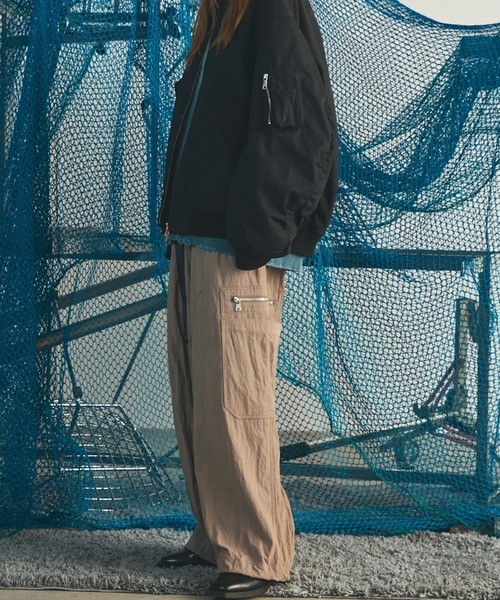 MAISON SPECIAL(メゾンスペシャル)の「《UNISEX》Fibrillated Nylon Prime-Wide Belted Garden Pants/フィブリルナイロンプライムワイドベルテッドガーデンパンツ【MAISON SPECIAL/メゾンスペシャル】(その他パンツ・メンズ・ブラック/グレイッシュベージュ/ターコイズブルー・2/1/0)」の15枚目の写真