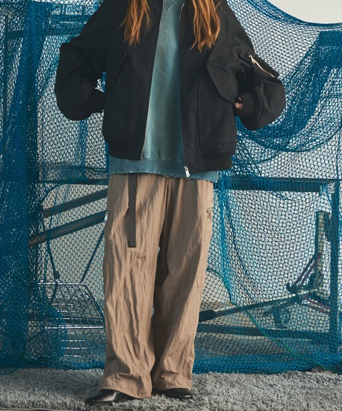 MAISON SPECIAL(メゾンスペシャル)の「《UNISEX》Fibrillated Nylon Prime-Wide Belted Garden Pants/フィブリルナイロンプライムワイドベルテッドガーデンパンツ【MAISON SPECIAL/メゾンスペシャル】(その他パンツ・メンズ・ブラック/グレイッシュベージュ/ターコイズブルー・2/1/0)」の14枚目の写真