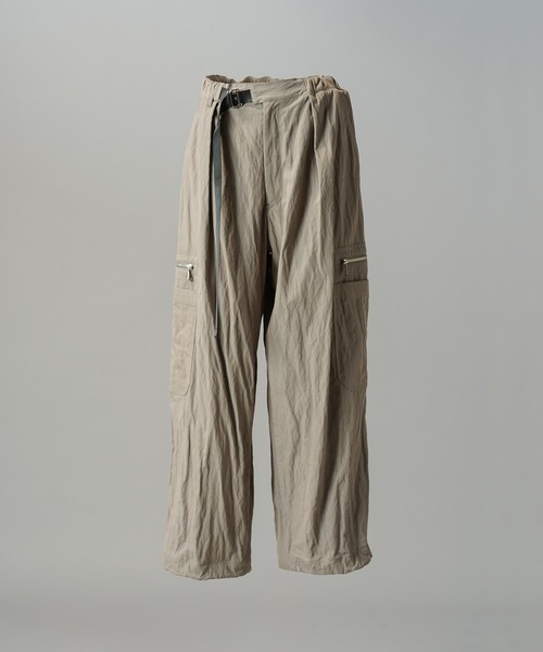 MAISON SPECIAL(メゾンスペシャル)の「《UNISEX》Fibrillated Nylon Prime-Wide Belted Garden Pants/フィブリルナイロンプライムワイドベルテッドガーデンパンツ【MAISON SPECIAL/メゾンスペシャル】(その他パンツ・メンズ・ブラック/グレイッシュベージュ/ターコイズブルー・2/1/0)」の21枚目の写真