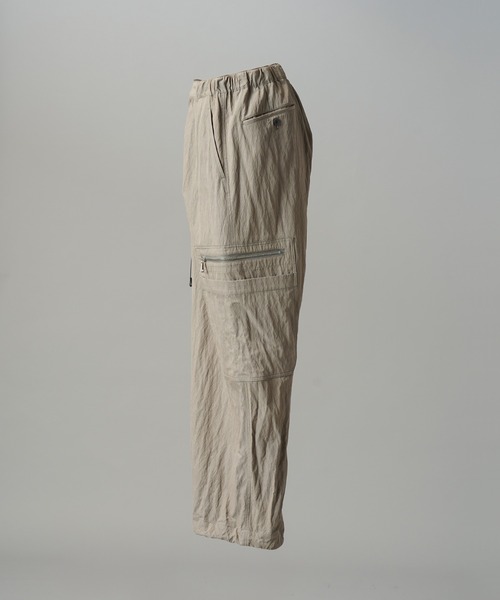MAISON SPECIAL(メゾンスペシャル)の「《UNISEX》Fibrillated Nylon Prime-Wide Belted Garden Pants/フィブリルナイロンプライムワイドベルテッドガーデンパンツ【MAISON SPECIAL/メゾンスペシャル】(その他パンツ・メンズ・ブラック/グレイッシュベージュ/ターコイズブルー・2/1/0)」の22枚目の写真