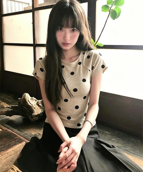 Ritzy(リッツィー)の「肩の切り替えデザイン クロップド半袖 T シャツ(Tシャツ/カットソー・レディース・ベージュ・M)」の1枚目の写真