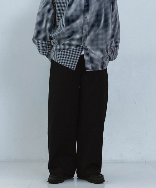 THE BOLDMAN(ザ ボールドマン)の「Buggy Chino Slacks / バギーチノスラックス(チノパンツ・メンズ・ベージュ/ブラック・MEDIUM/LARGE)」の1枚目の写真