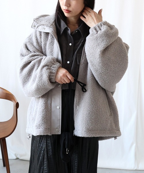 reca(レカ)の「ボアスタンドブルゾン(ブルゾン・レディース・ブラック/グレー/アイボリー/モカ・M)」の3枚目の写真
