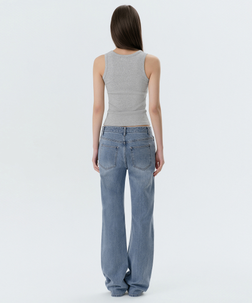 MUSINSA STANDARD WOMAN（ムシンサスタンダードウーマン）の「ウィメンズエッセンシャルストレートデニムパンツ[ライトインディゴ]（デニムパンツ・レディース・その他・24/25/26/27/28/29/30）」の3枚目の写真