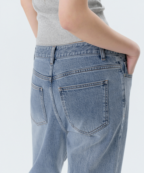 MUSINSA STANDARD WOMAN（ムシンサスタンダードウーマン）の「ウィメンズエッセンシャルストレートデニムパンツ[ライトインディゴ]（デニムパンツ・レディース・その他・24/25/26/27/28/29/30）」の6枚目の写真