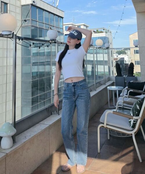 MUSINSA STANDARD WOMAN（ムシンサスタンダードウーマン）の「ウィメンズエッセンシャルストレートデニムパンツ[ライトインディゴ]（デニムパンツ・レディース・その他・24/25/26/27/28/29/30）」の10枚目の写真