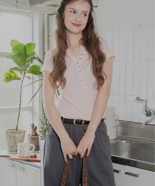 JUMELLE(ジュメロ)の「VネックボタンTシャツ(Tシャツ/カットソー・レディース・ピンク/ブルー/アイボリー・FREE)」の8枚目の写真