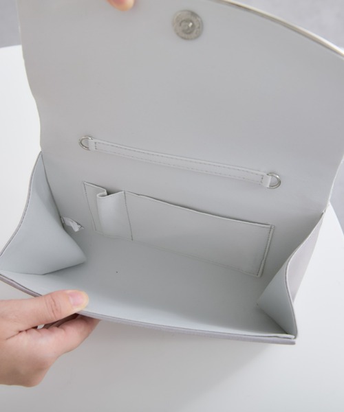 Jolie et Jolie(ジョリーエジョリー)の「【結婚式・パーティードレス】U字金具スパンコールレースクラッチバッグ(クラッチバッグ・レディース・ブラック/ベージュ/シルバー・FREE)」の6枚目の写真