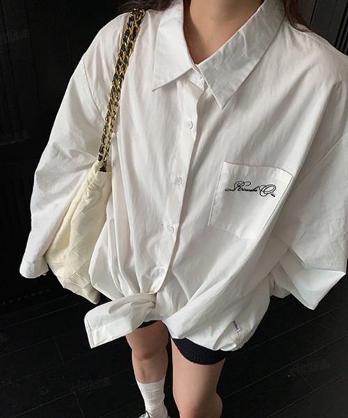 Dalfwin(ダールフィン)の「Ricecake刺繍ロゴバックボタンオーバーサイズシャツ(シャツ/ブラウス・レディース・ホワイト/ブラック・FREE)」の8枚目の写真