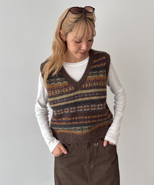 CANAL JEAN(キャナルジーン)の「HARING ノルディック柄Vニットベスト(ベスト・レディース・ブラウン・ONE SIZE)」の1枚目の写真