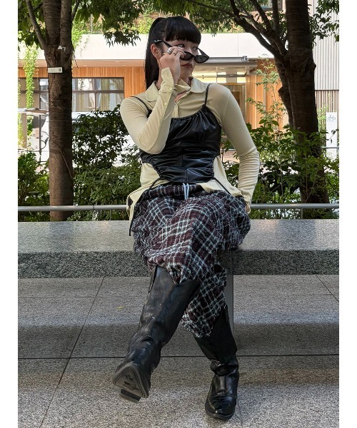ELCHELE(エルチェレ)の「DAMAGE CHECK PANTS(その他パンツ・レディース・ブラック/ブラウン系その他2・36/38)」の8枚目の写真