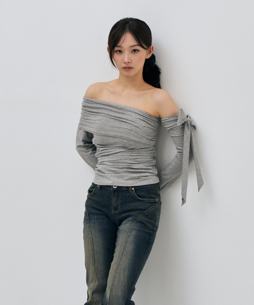 ARI(アリ)の「RIEN ワンショルダー シャーリングトップ / メランジ(Tシャツ/カットソー・レディース・ライトグレー・FREE)」の2枚目の写真