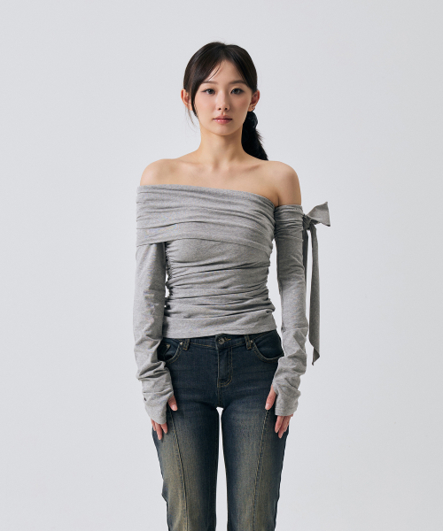 ARI(アリ)の「RIEN ワンショルダー シャーリングトップ / メランジ(Tシャツ/カットソー・レディース・ライトグレー・FREE)」の3枚目の写真