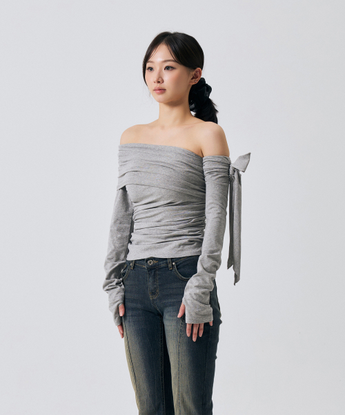 ARI(アリ)の「RIEN ワンショルダー シャーリングトップ / メランジ(Tシャツ/カットソー・レディース・ライトグレー・FREE)」の4枚目の写真