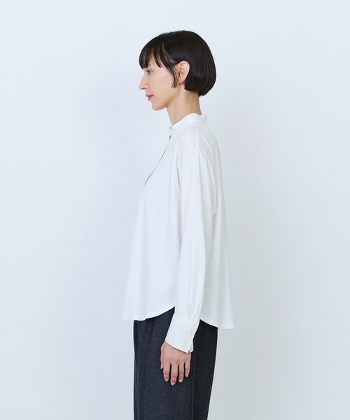 LOISIR(ロワズィール)の「布帛コンビネーションカットソーブラウス(Tシャツ/カットソー・レディース・グレイッシュベージュ/オフホワイト/ネイビー・FREE)」の12枚目の写真