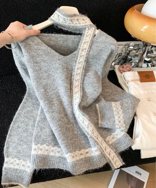 LUCPY(ラクピー)の「チョーカー風 Vネックノルディックニットプルオーバー(その他トップス・レディース・グレー/ホワイト・LARGE/MEDIUM/SMALL)」の2枚目の写真