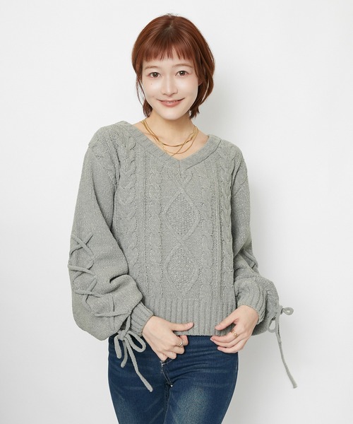 GORGE(ゴージ)の「ラメモール 袖レースアップケーブルニット|全4色(ニット/セーター・レディース・チャコール/オフホワイト/ボルドー/グレー・F)」の2枚目の写真