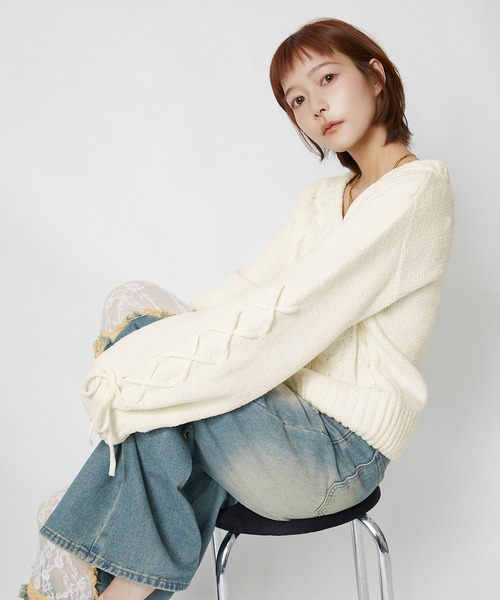 GORGE(ゴージ)の「ラメモール 袖レースアップケーブルニット|全4色(ニット/セーター・レディース・チャコール/オフホワイト/ボルドー/グレー・F)」の7枚目の写真
