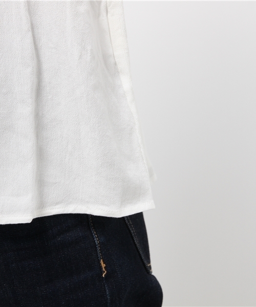 POU DOU DOU（プードゥドゥ）の「ギャザースモック花刺繍ブラウス（シャツ/ブラウス・レディース・オフホワイト/チャコールグレー/ネイビー・3）」の6枚目の写真