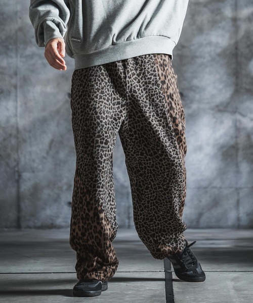 GLIMCLAP(グリムクラップ)の「mp15498-Dual-Leopard Shaggy Wide-Straight Pants トラックパンツ(212-047-gla-cg)(その他パンツ・メンズ・ベージュ/グレー・L/M/S)」の4枚目の写真